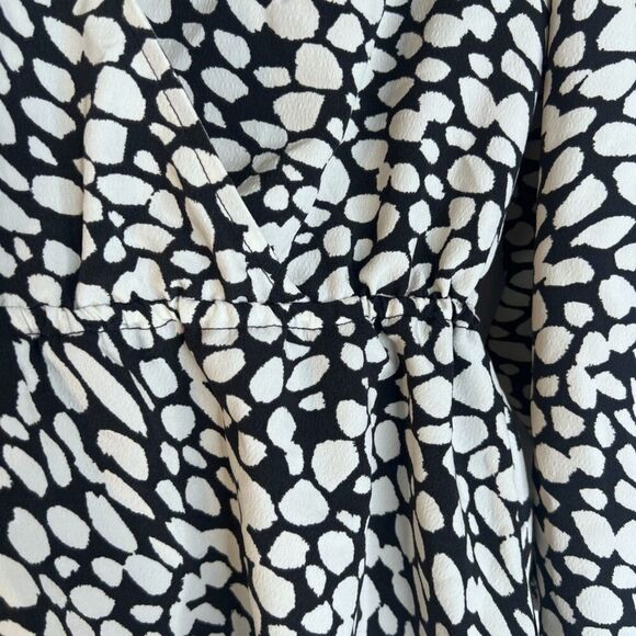 Who What Wear Vneck Peplum Long Sleeve Black White Maximal Blouse Size Medium - Picture 6 of 10